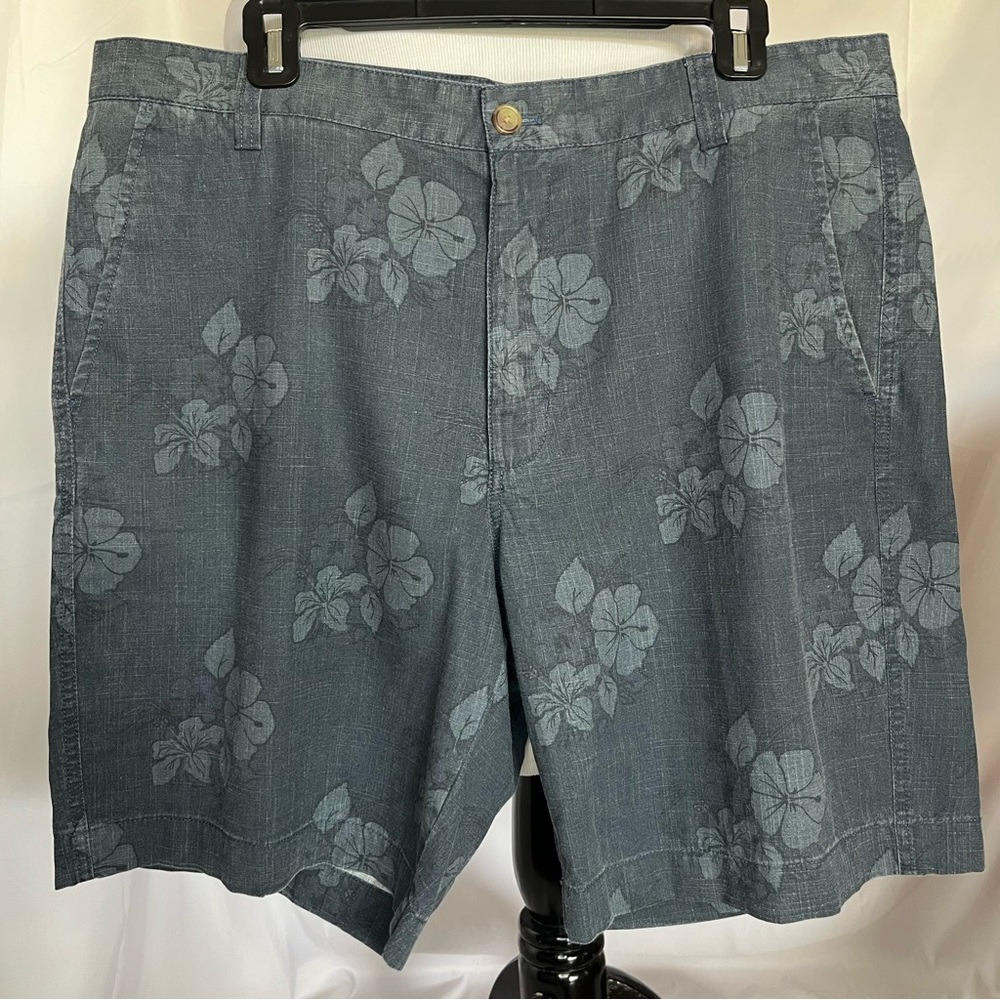 Chap’s Men’s Hawaiian Floral Print‎ Flat Front shorts Blue Flowers 36 Tropical